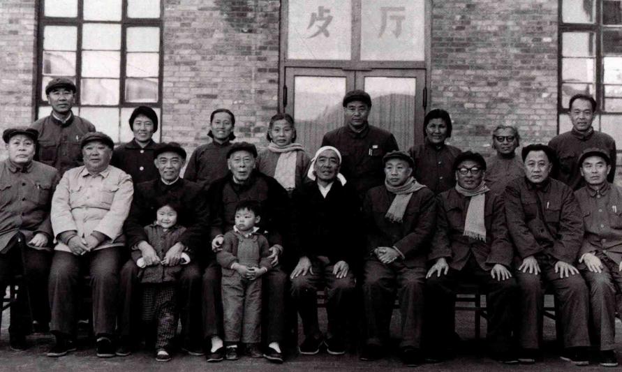 1973年11月，一些老同志到山西大寨参观学习。不要小瞧这些老同志，前排有几位曾