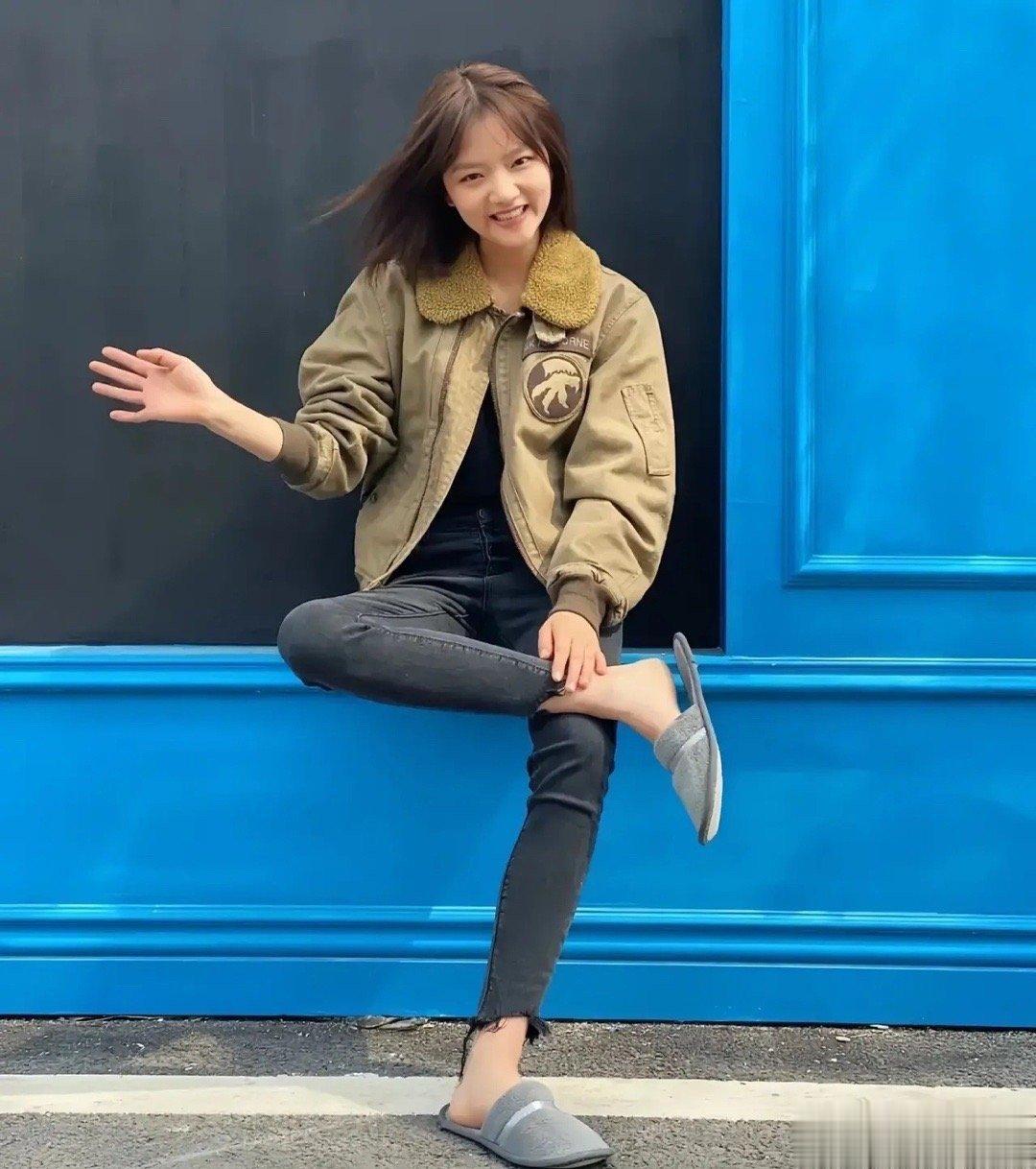 #新浪娱乐[超话]##任敏和年轻时候的洪晃好像##任敏像极了年轻时候的洪晃# 说