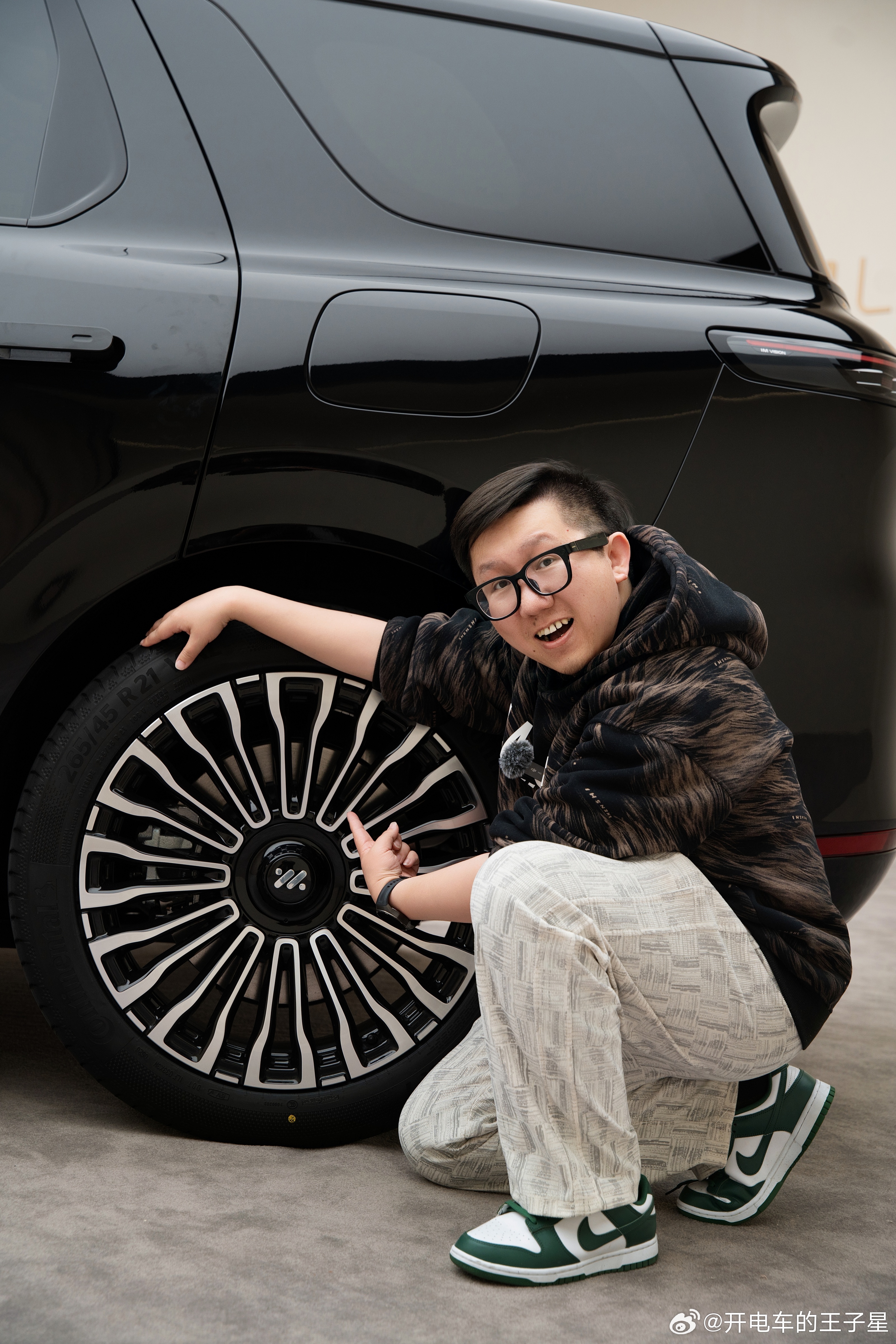 智己LS8预售发布定档3月26日千问大模型首发搭载智己ls8大v聊车我和汽车的日