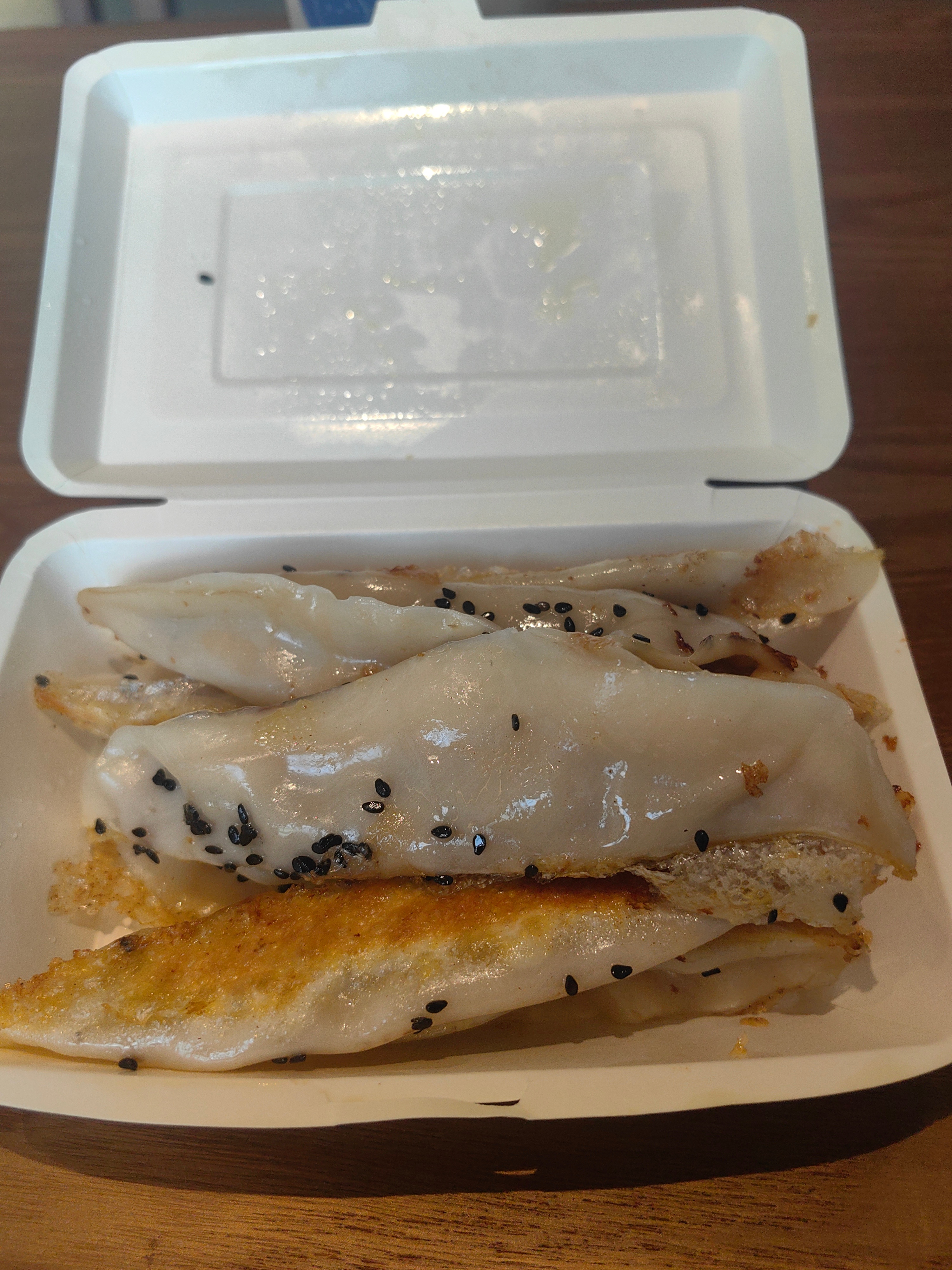 牛肉锅贴和牛奶燕麦粥搭配起来挺不错的，就是麦少了不够吃的 淮安