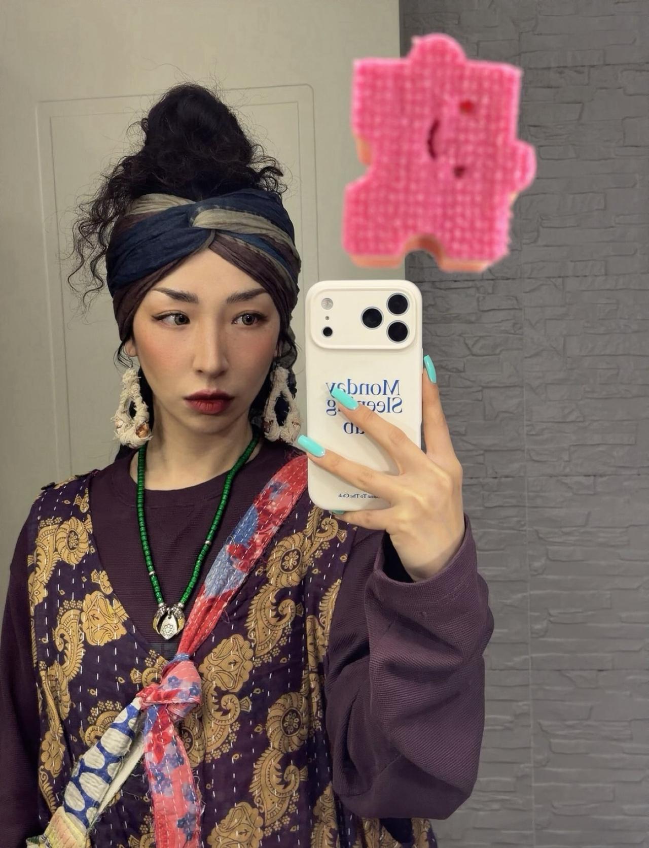 💜❤️💚
好看吗？好看吧？
连体裤上厕所的时候笑不出来哦
大家周末愉快🥳