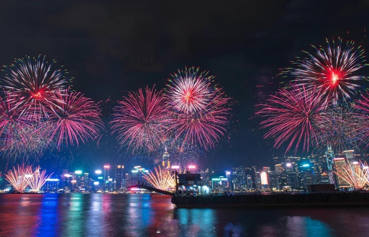 香港宣布取消维港跨年烟花汇演香港跨年烟花汇演早期：1997年曾举办一次，1998