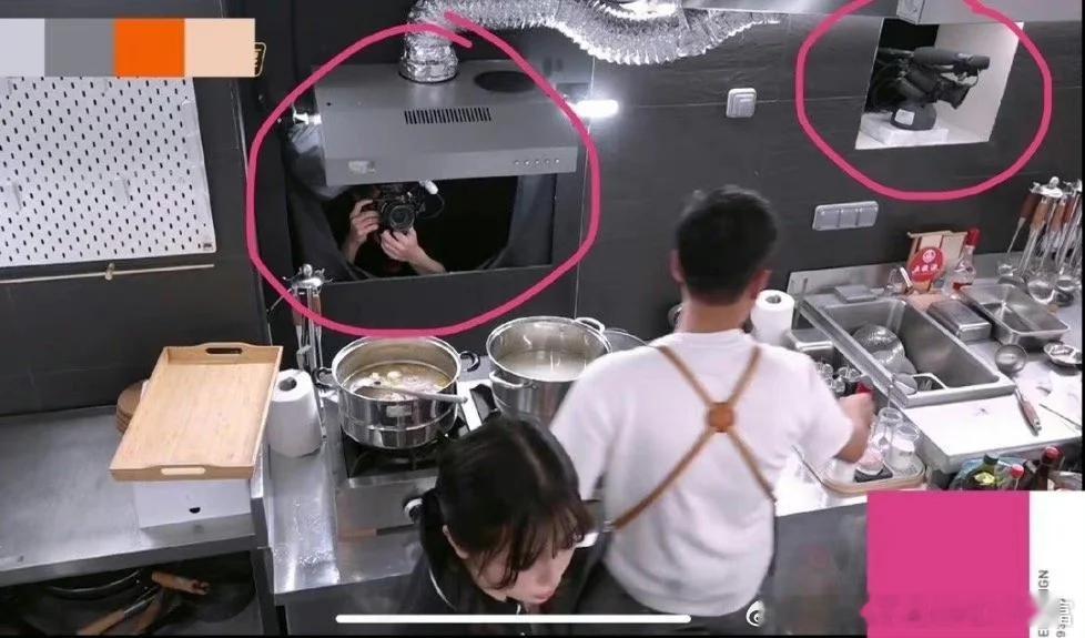 原来真人秀的镜头都这么明显的啊……果然明星不是好干的，要在镜头下自然的表现！ ​