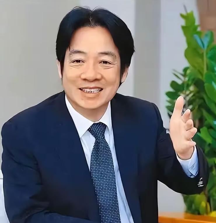 赖清德出来回应了！在我们发布十项惠台政策之后，他在台湾地区领导人办公室记者会上声
