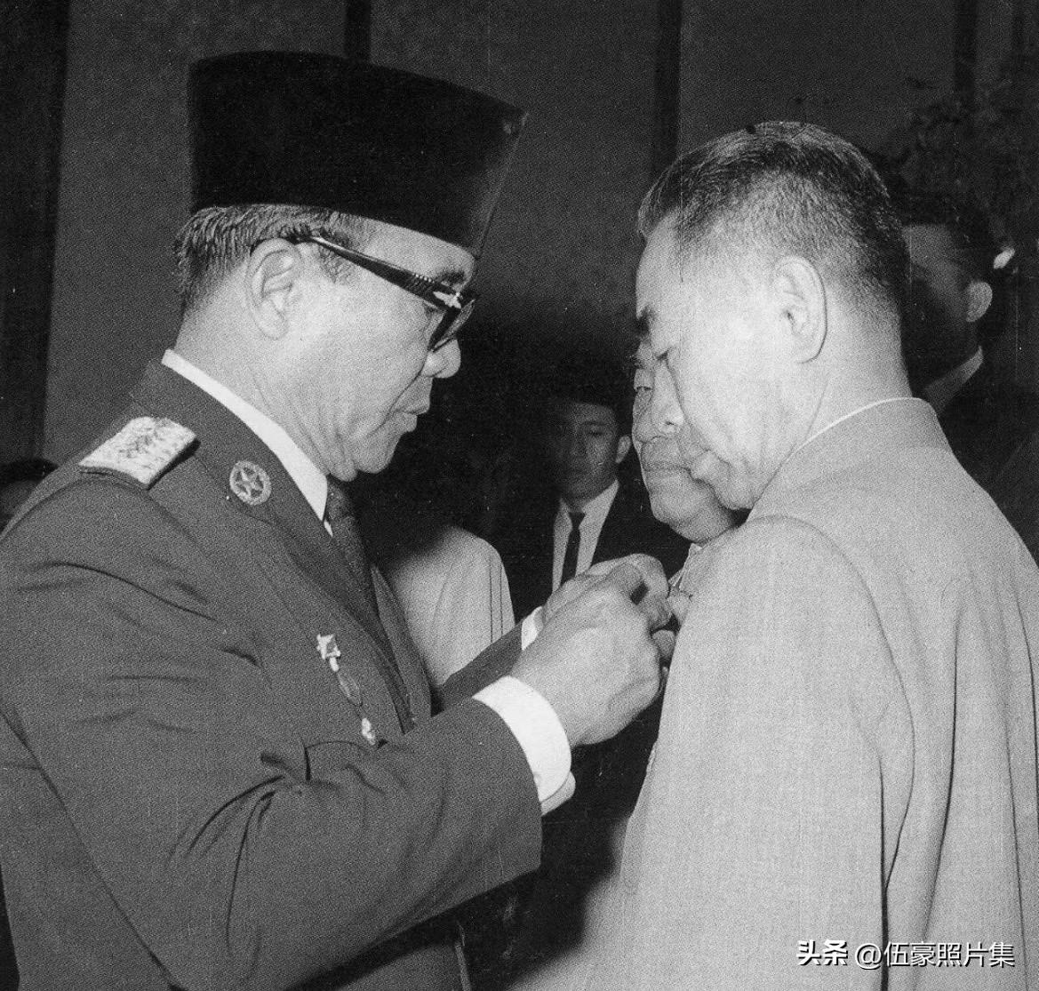 1961年6月，印度尼西亚总统苏加诺应邀对中国进行友好访问。6月14日，周恩来总