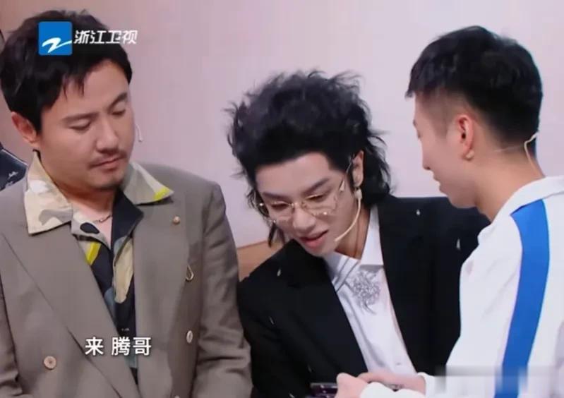 沈腾，登上热搜！

11月5日，就在大家还在祝贺，梁朝伟获得金鸡奖影帝时，另外一