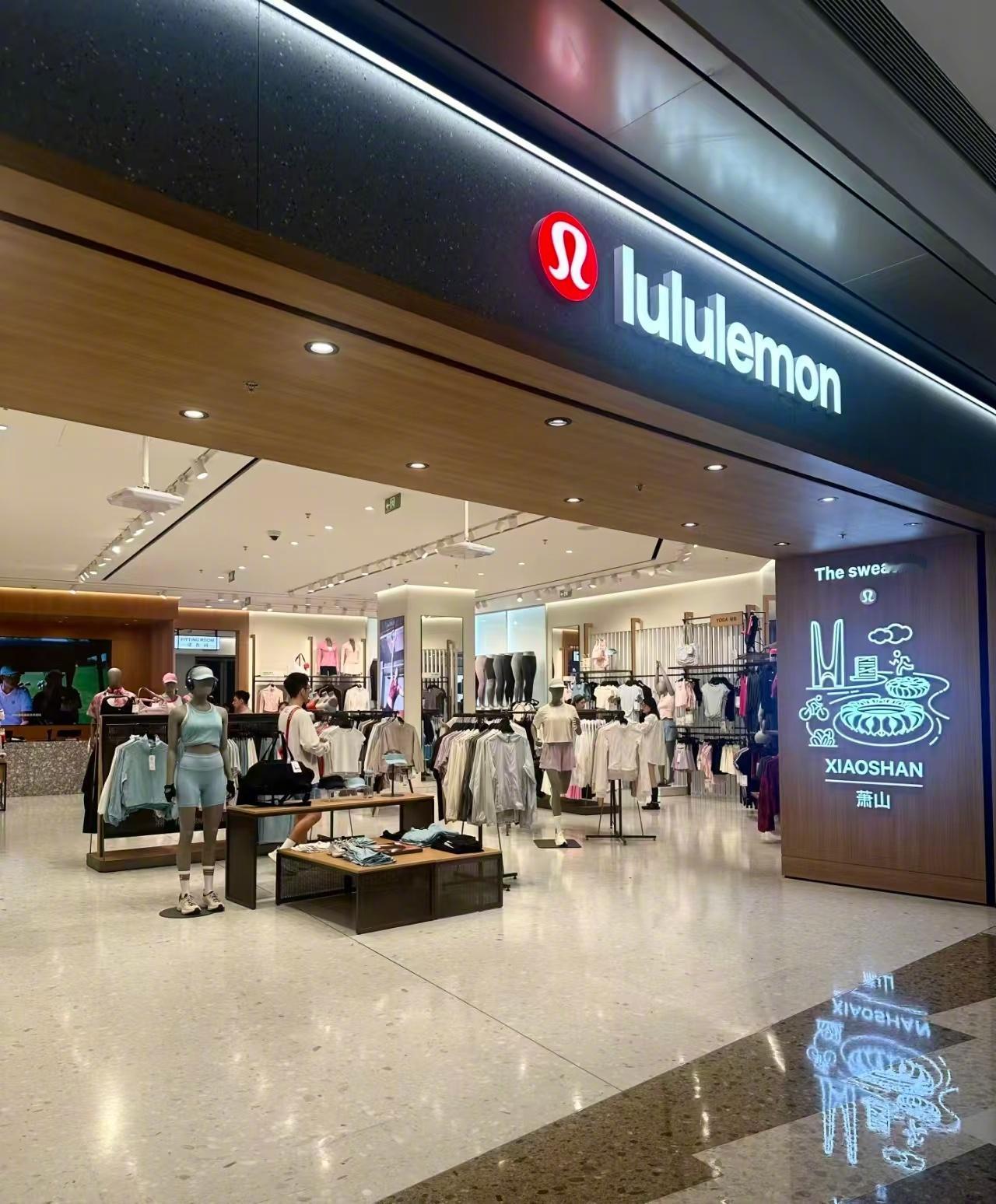 【Lululemon同店销售下降9%】Lululemon再度下调全年业绩预期 L