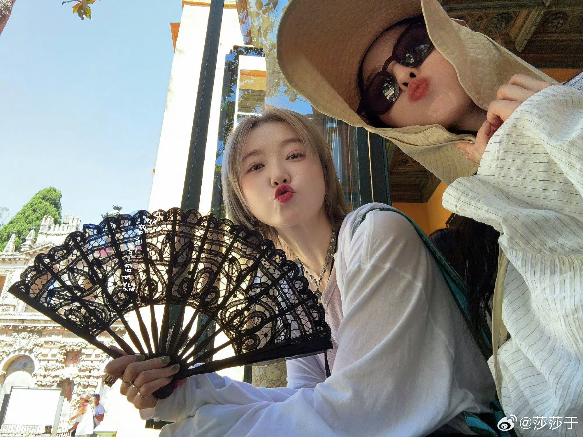 杨幂连续五年为刘诗诗庆生好喜欢莎莎发的这组图好多新图啊就喜欢这种 诗诗莎莎友谊长