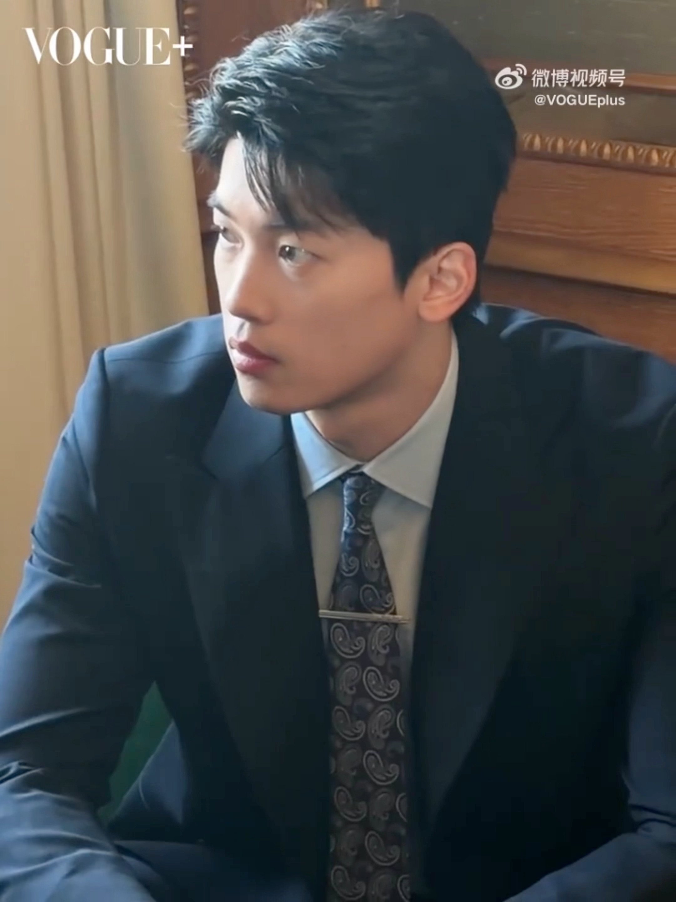 G社拍的汪顺汪顺米兰时装周造型释出，西装革履，真的好帅啊