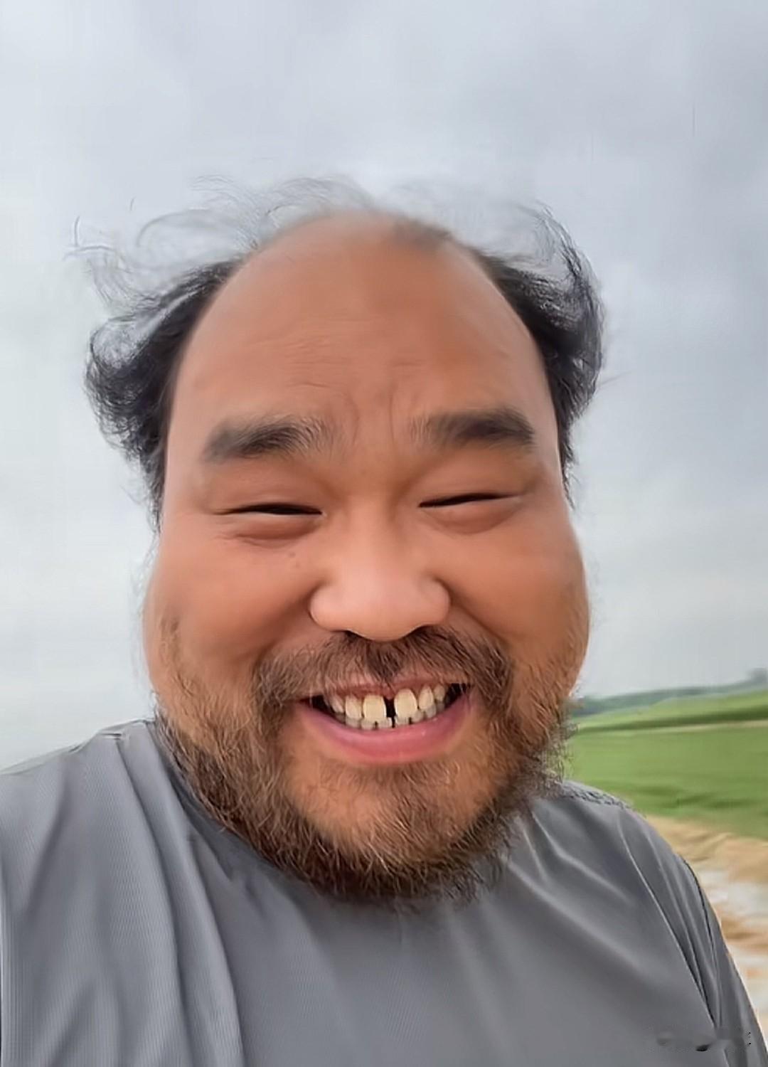 心无杂念，万事无忧。开心快乐每一天的表哥！