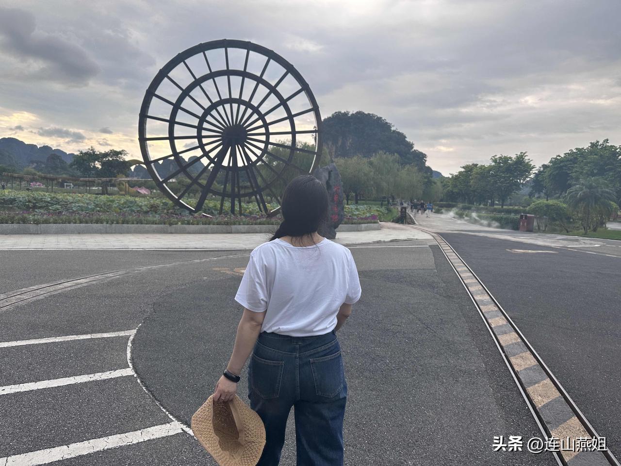 压力好大呀，好想逃，我能逃到哪里去？真的能做到不顾不管，放飞自我吗？

你做得到