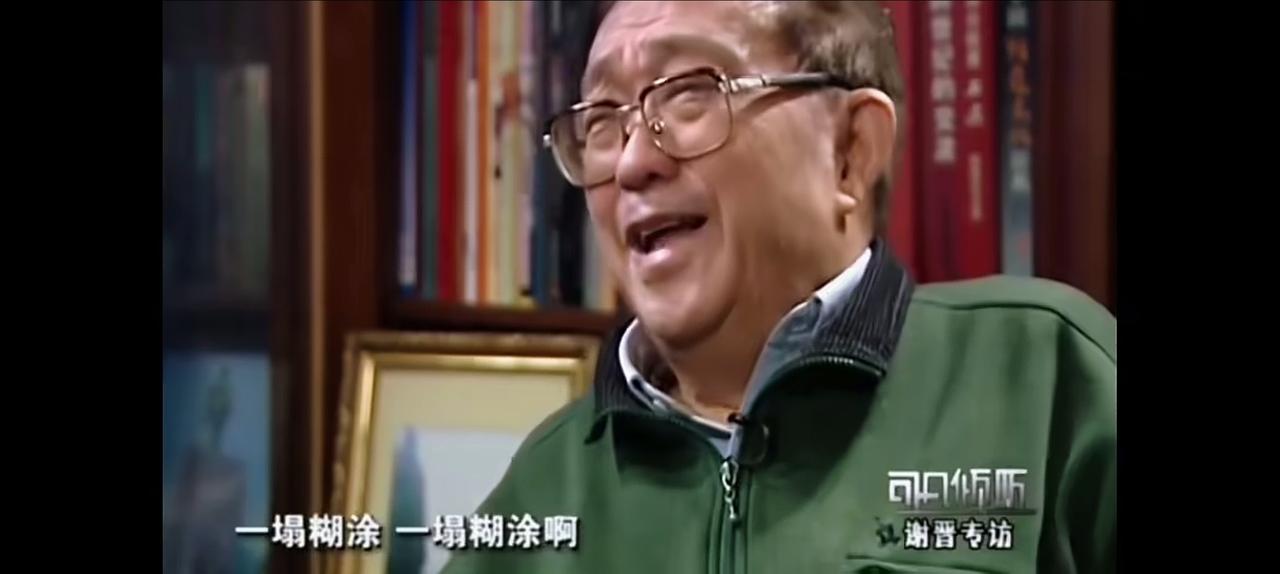 小说《芙蓉镇》我看过，看之前，想象中的芙蓉镇充满了乡土气息，仿佛是童年的乐土。可