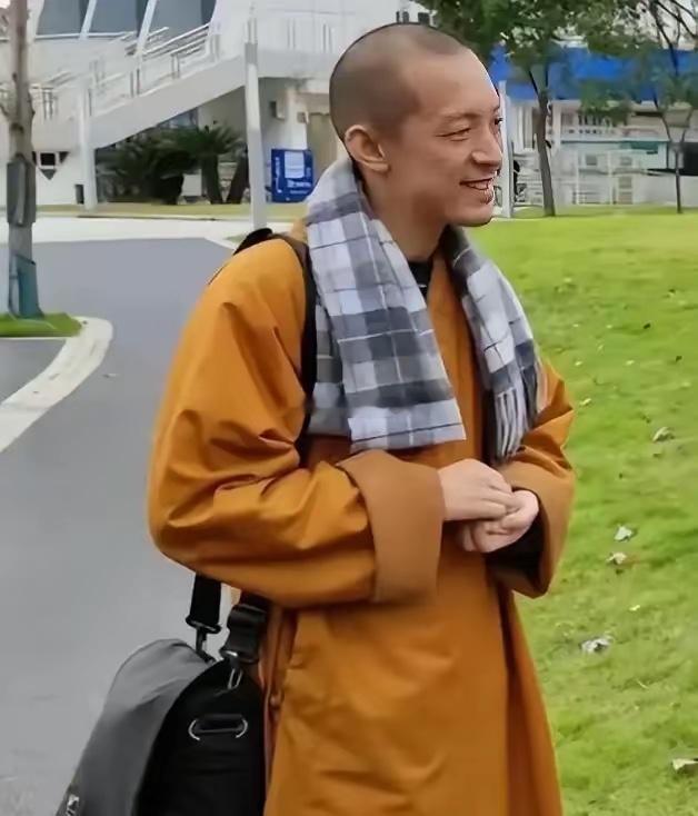 北大数学天才柳智宇出家12年后还俗。他留下了一句让无数人沉默的话：“寺庙里的人际