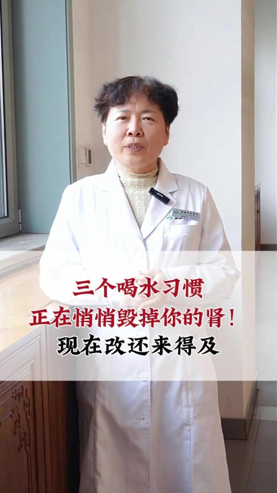 3个喝水习惯正在伤肾！💧三个伤肾喝水雷区，你中了几个？
1️⃣用饮料代替水：年