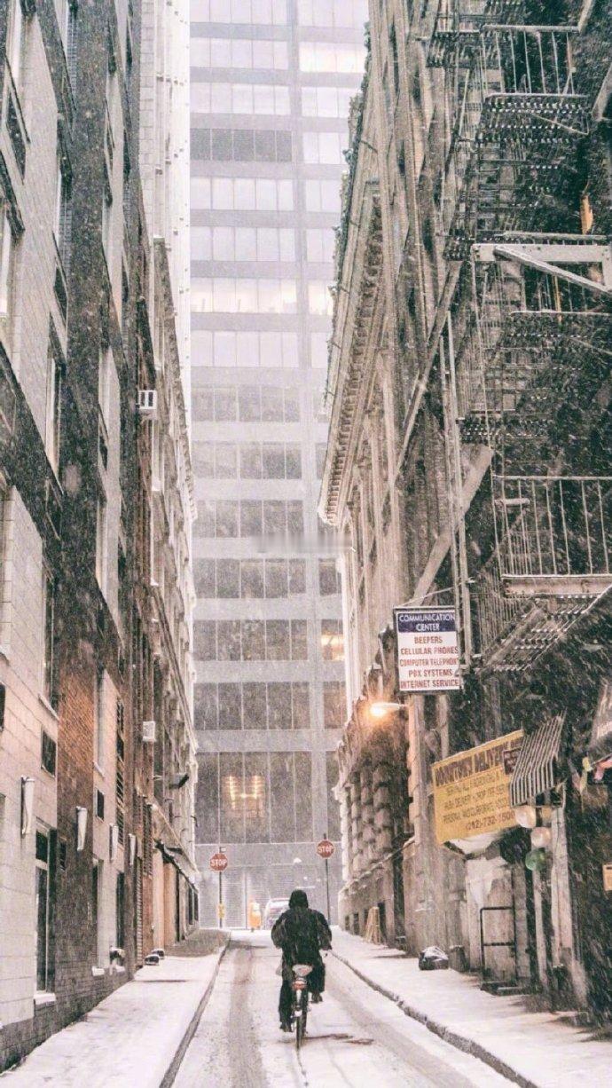 你简单，世界就是童话；心复杂，世界就是迷宫。 ​​​