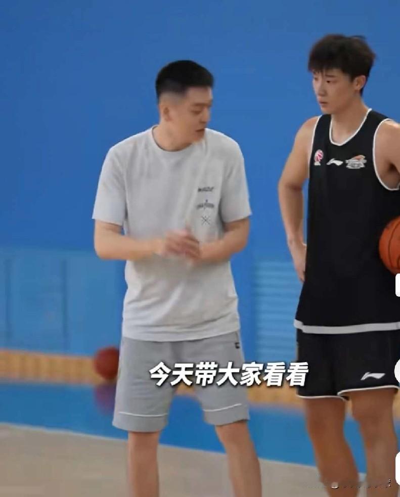 杨鸣重点培养年轻球员！可惜张峻豪、黄秋实禁赛了，不然三年内再造一支夺冠球队

总