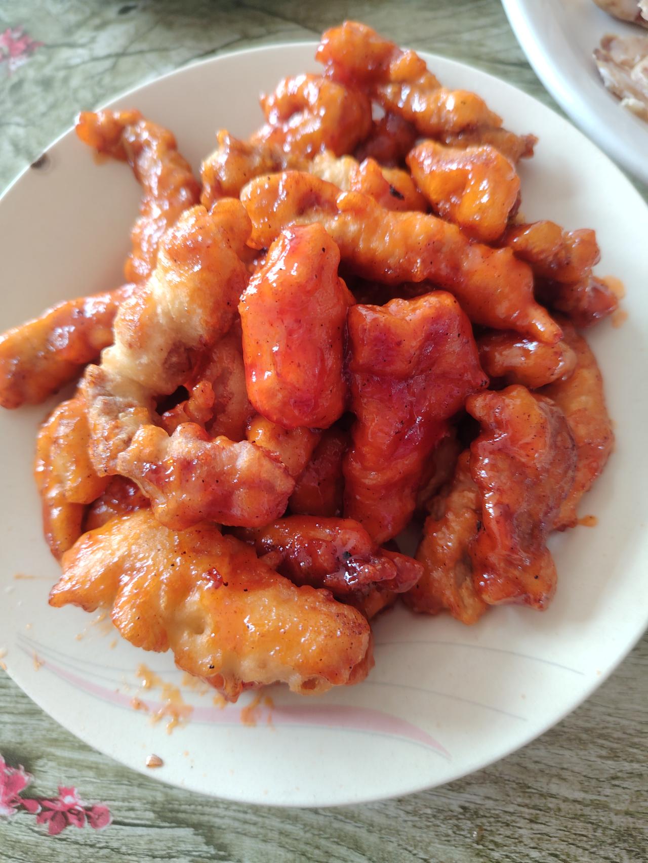 晒图笔记大赛今天做的糖醋里脊，外酥里嫩，美味至极，香甜可口。