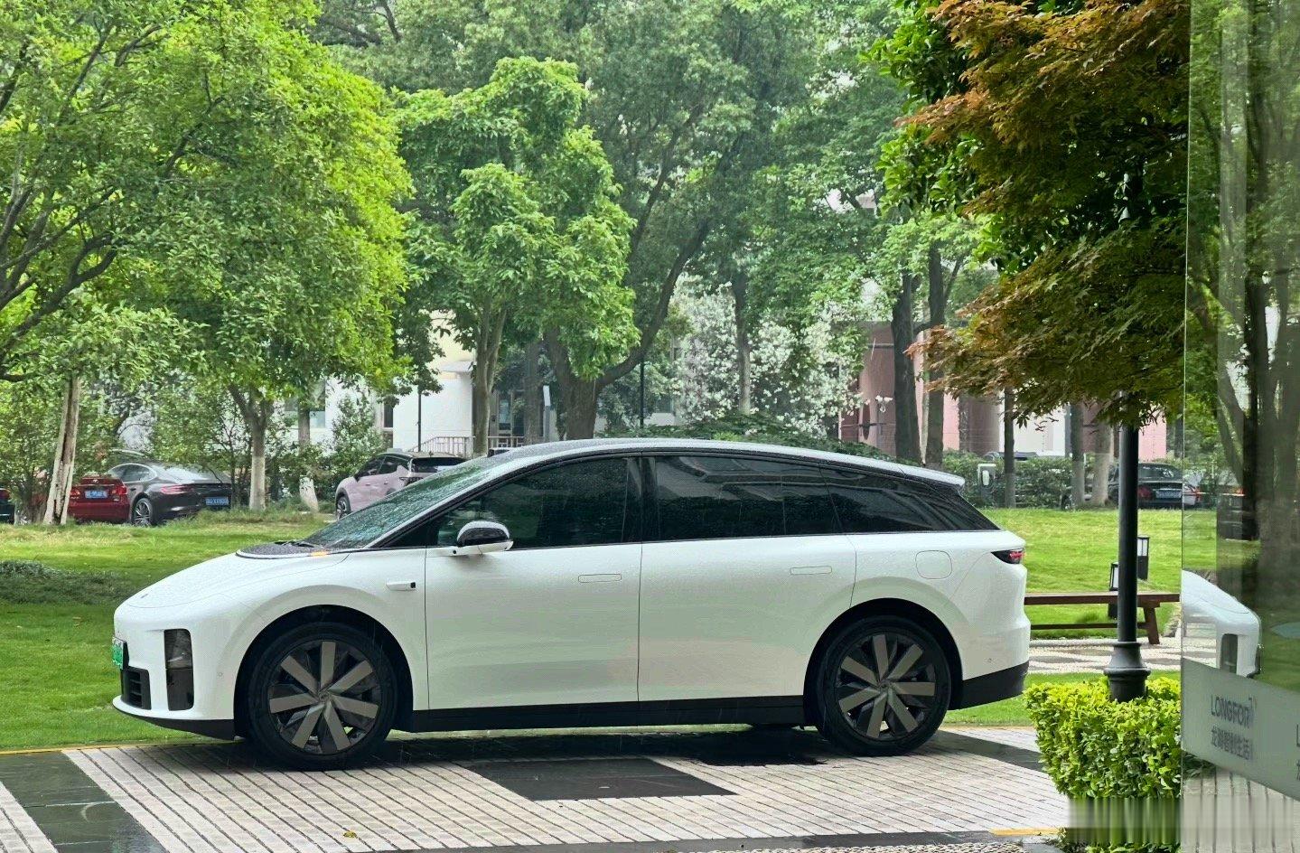 理想i6第15万台量产车下线 看到理想i6第15万台量产车下线这个消息，还是挺感