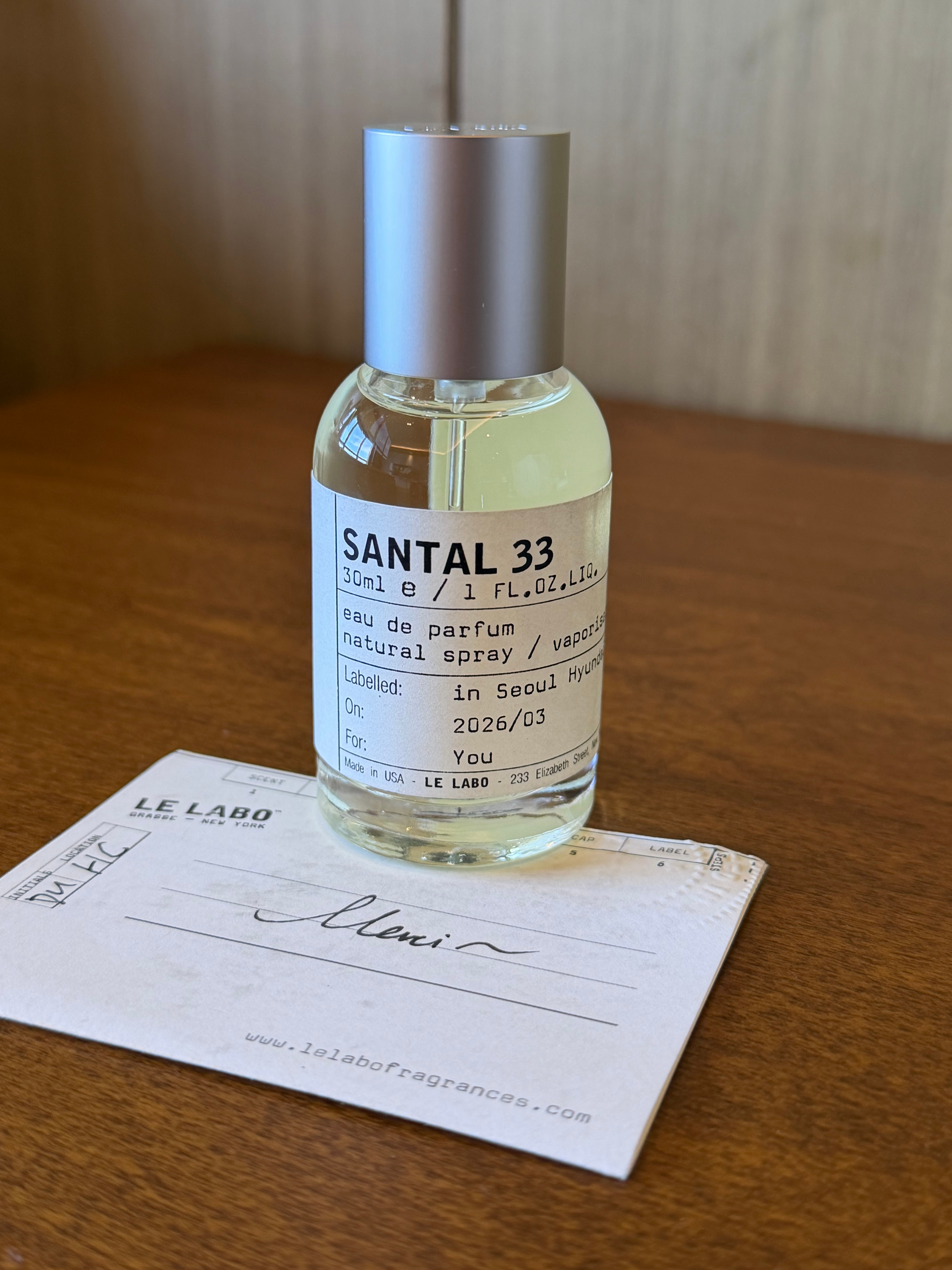终于拥有了一支LE LABO的33号主调是檀木和雪松，完全爱上了据说这个上海人均