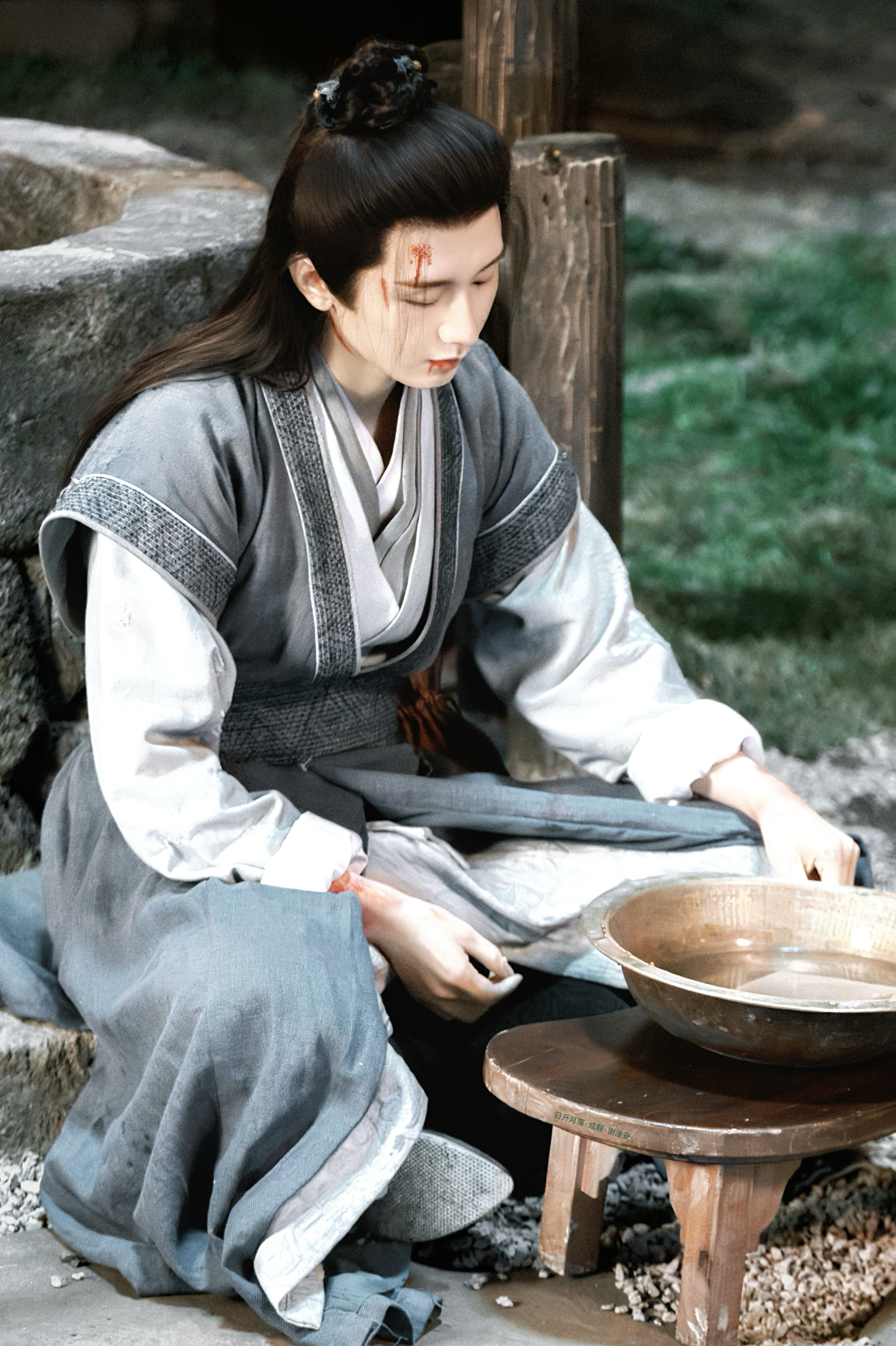 谢淮安一身灰衫染血，孤身入局（好可爱的花苞束发）成毅  | 长安二十四计