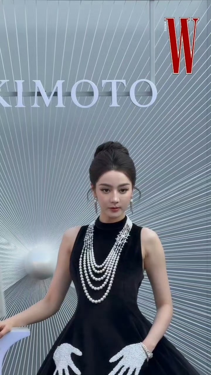 迪丽热巴裙子 闵塔鲨今天迪丽热巴裙子👗很好看啊 