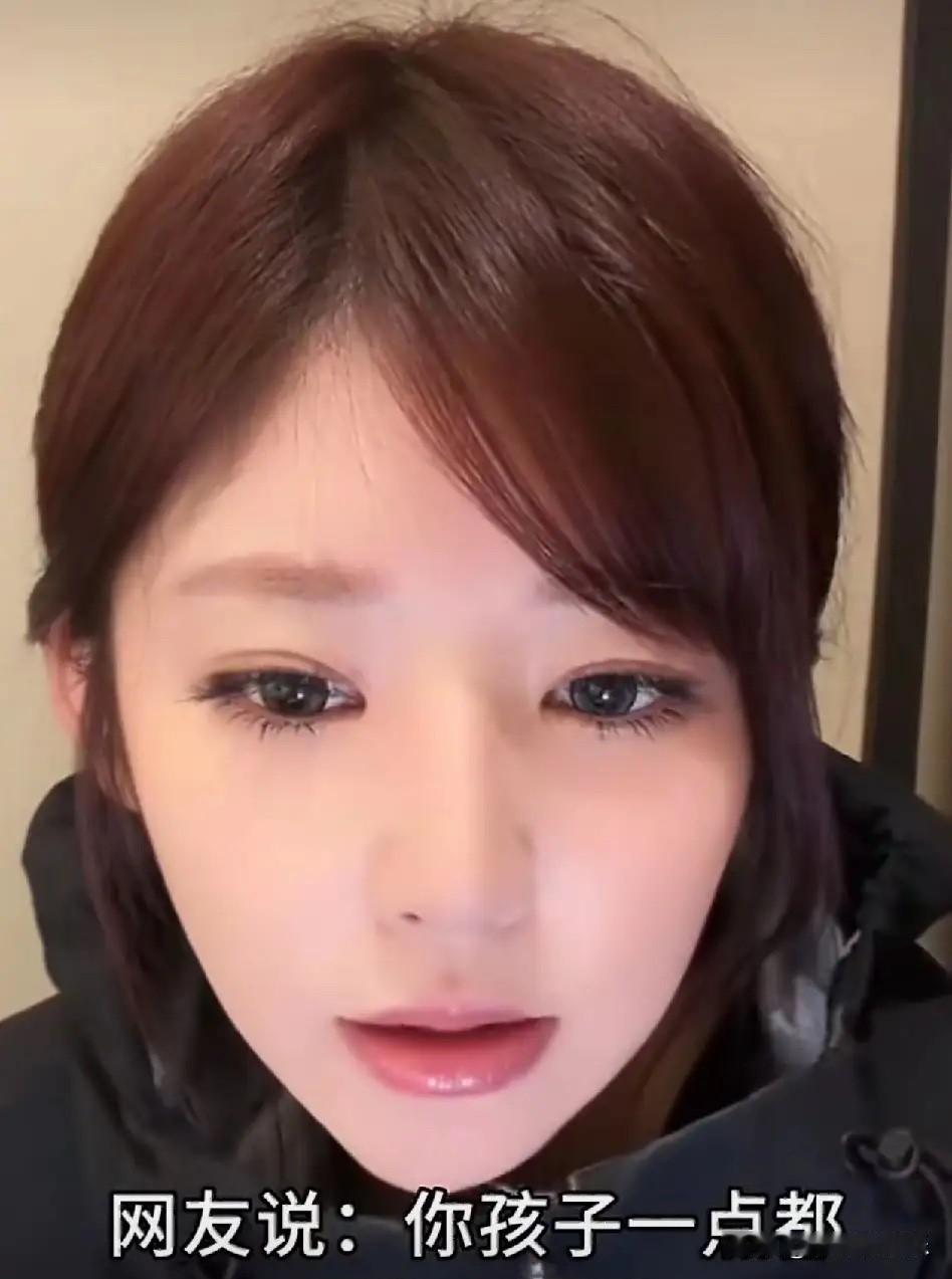 黄一鸣直播怒怼前男友：女儿像爷爷就是最好的证据，我至于拿这事撒谎吗？

26岁单