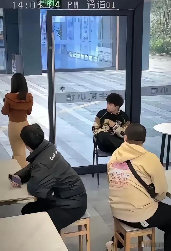 男人的爱好，果然很统一[笑哭]