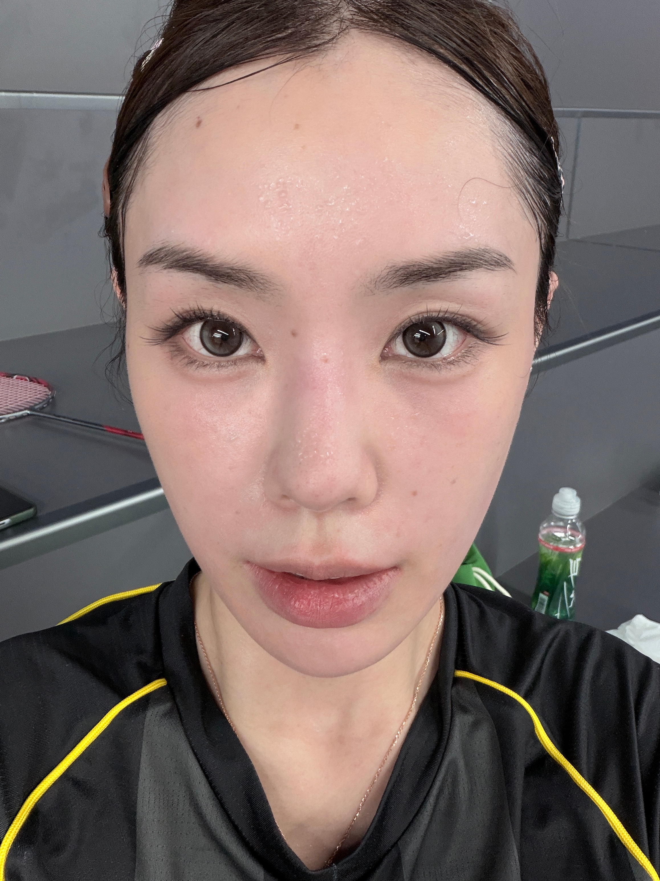 打球太热了把妆卸了 这个睫毛素颜也能戴～ 