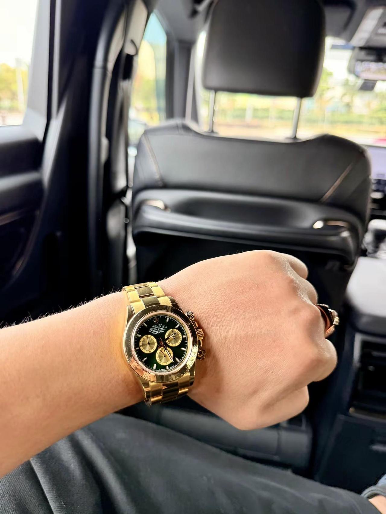 三年前你跟开路虎卫士的跑了  现在我把路虎带手上了 劳力士