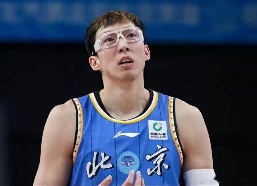 曝周琦赵睿缺阵北京队热身赛 北京热身赛开打在即，周琦、赵睿却因伤病恢复与个人原因