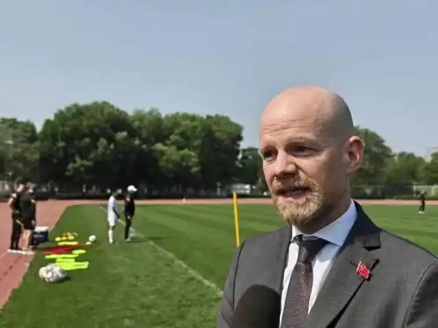 国际足联态度转变！
5月12日，国际足联代表团一行来到中国国家足球青训中心参观，