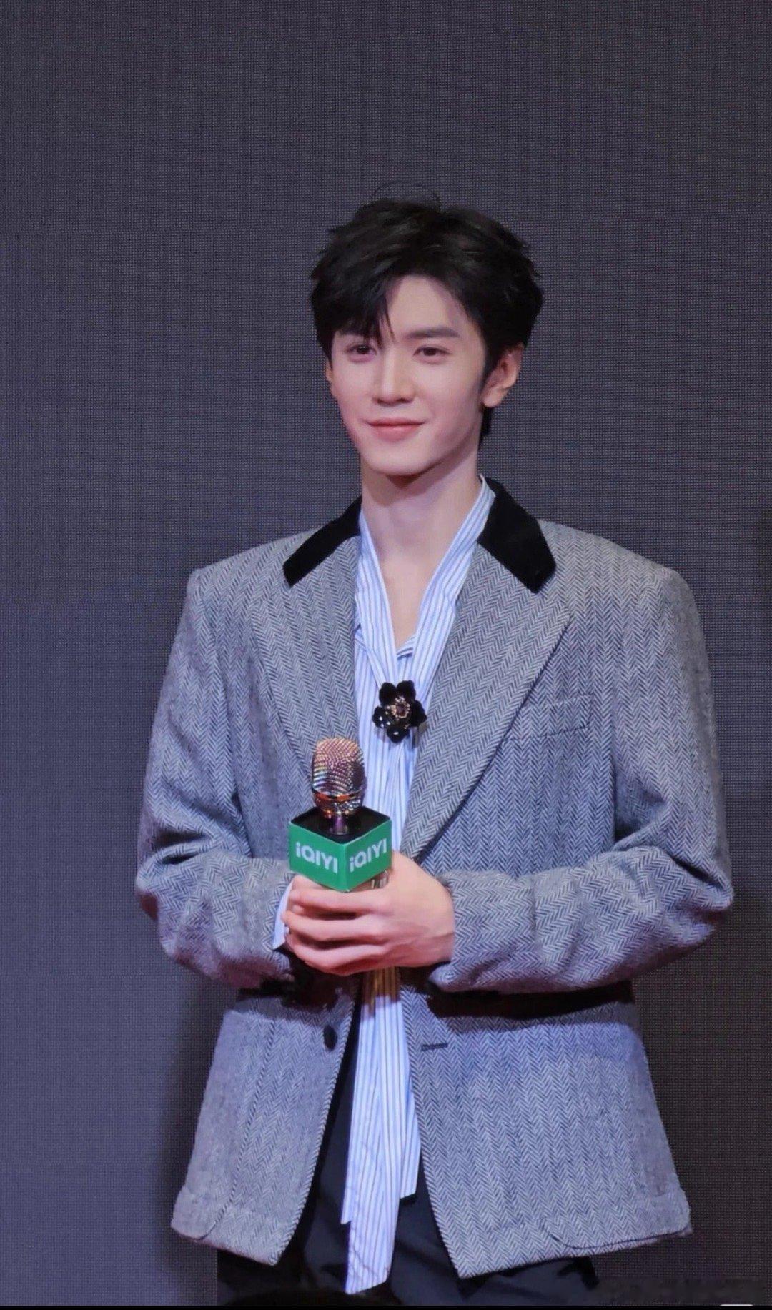 陈哲远今天马来西亚活动路透，帅麻了 