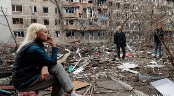 乌克兰今天的结局是乌克兰人自己的选择。回想2019年波罗申科与泽连斯基竞选总统时