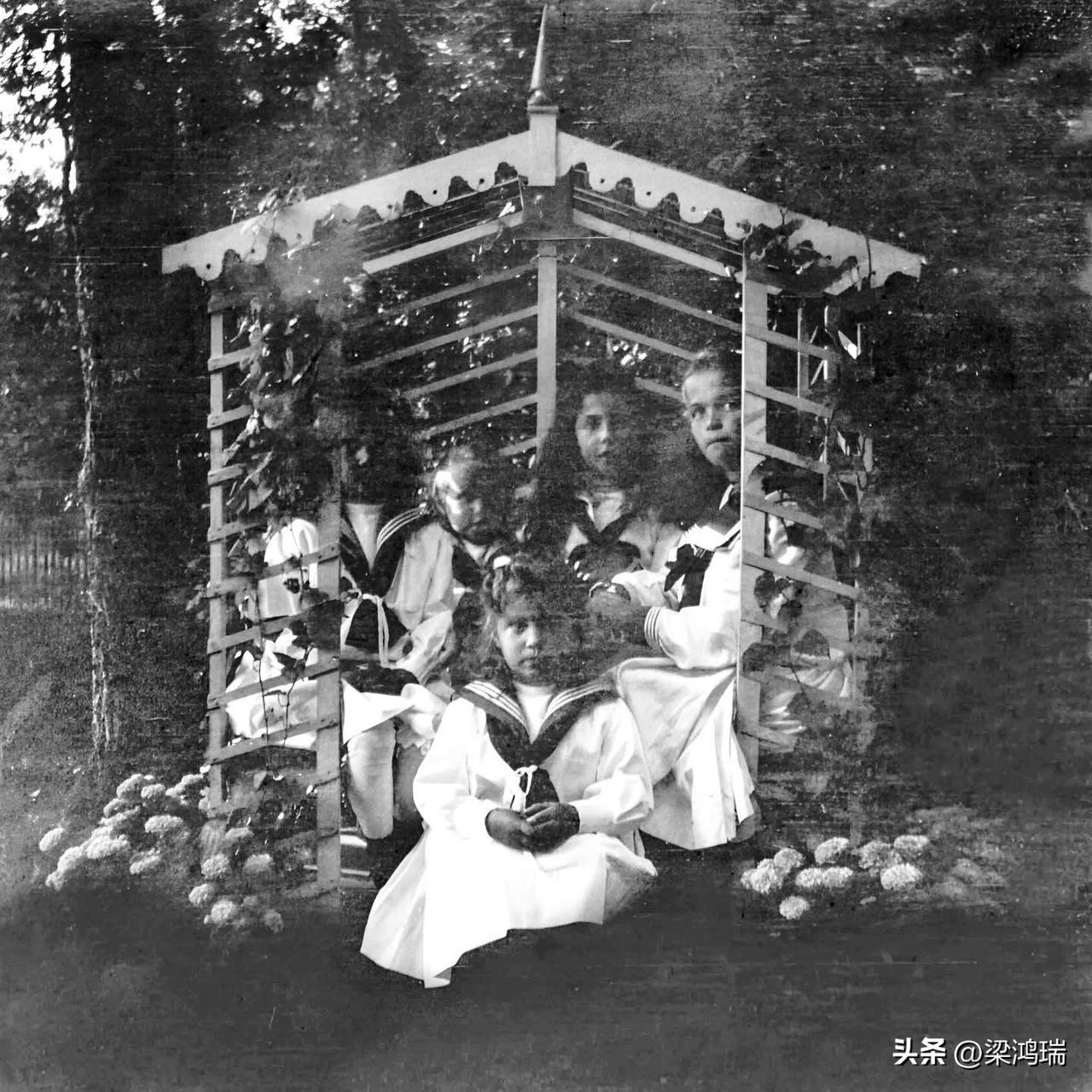 这张照片拍摄于 1903年秋季 的德国达姆施塔特 沃尔夫斯加滕（Wolfsgar