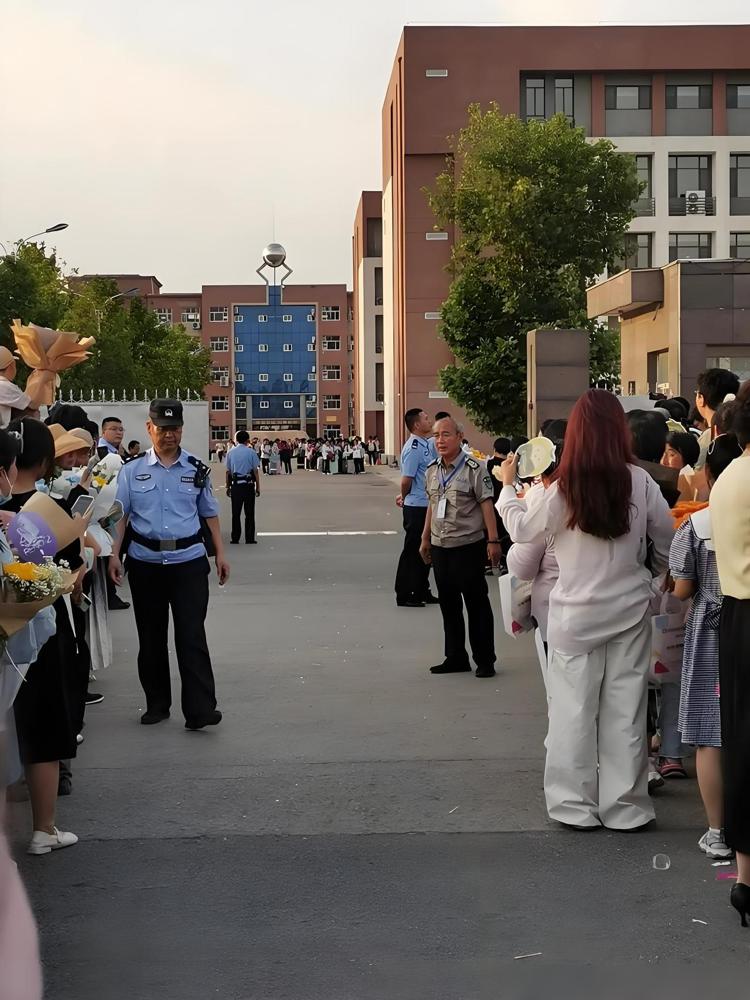 高考不重要了吗？

我作为去年刚陪娃考完高考的老父亲，真的想说说掏心窝子的话，它