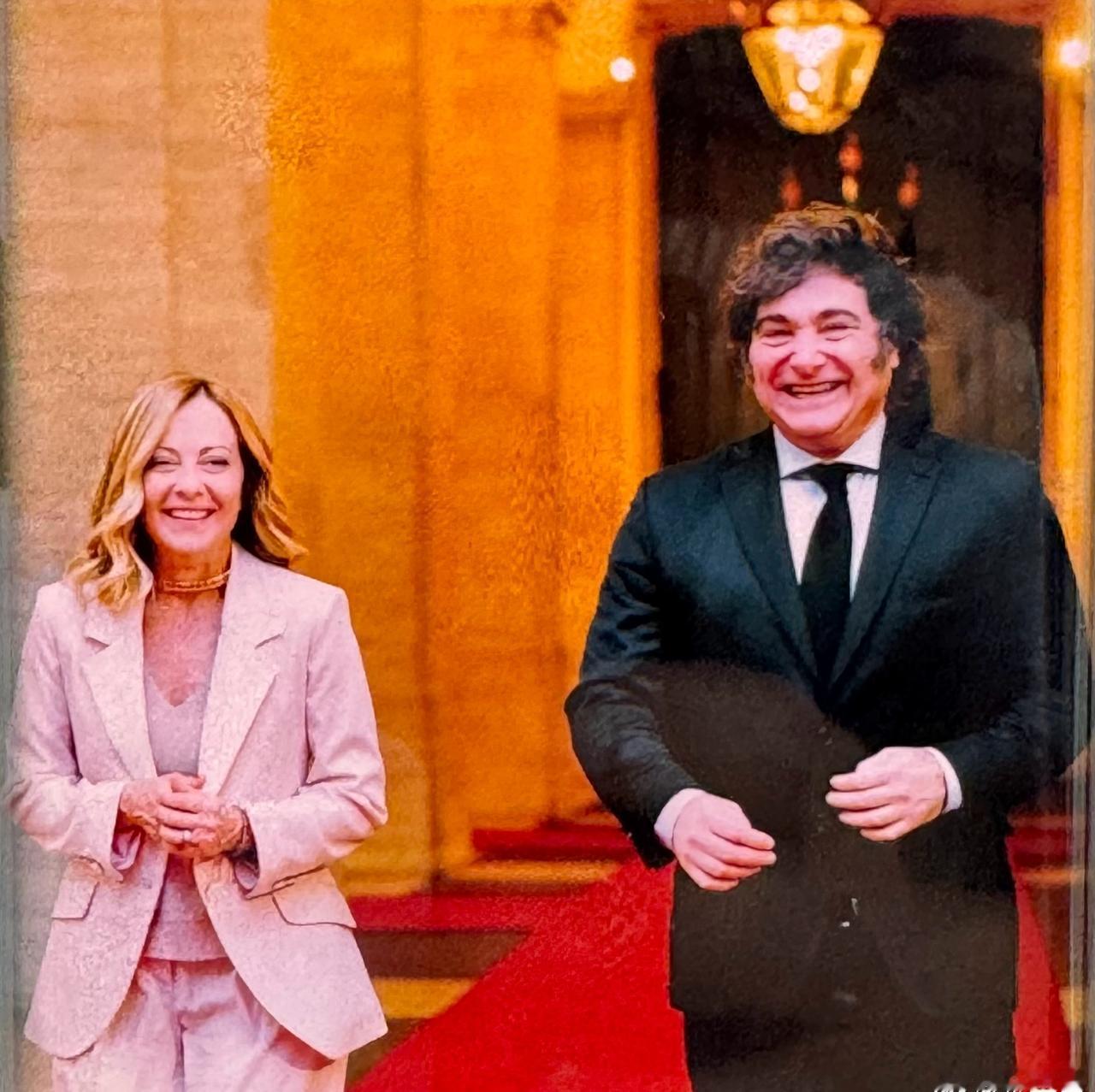 重磅消息！意大利总理梅洛尼与阿根廷总统米莱这笑容是会心的笑！二者政治理念确有高度