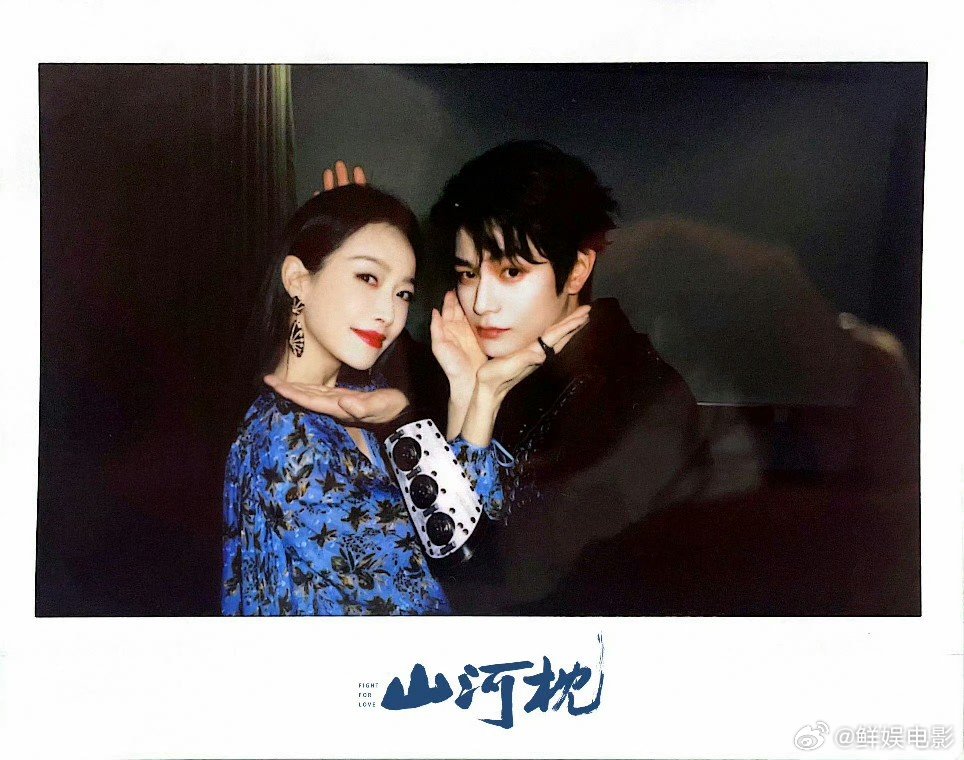 宋茜丁禹兮托脸互动 宋茜丁禹兮《你好星期六》互动，托脸杀好萌，姐狗味儿~宋茜托脸