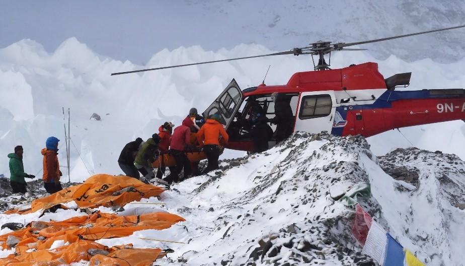 花几十万登珠峰，向导却往你饭里下药！等你晕倒，钱就到他口袋了

尼泊尔警方曝光的
