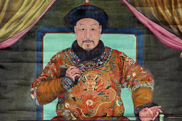 乾隆皇帝：盛世的建筑师，也是帝国转向的“临界点推手”（615字）

作为清史研究