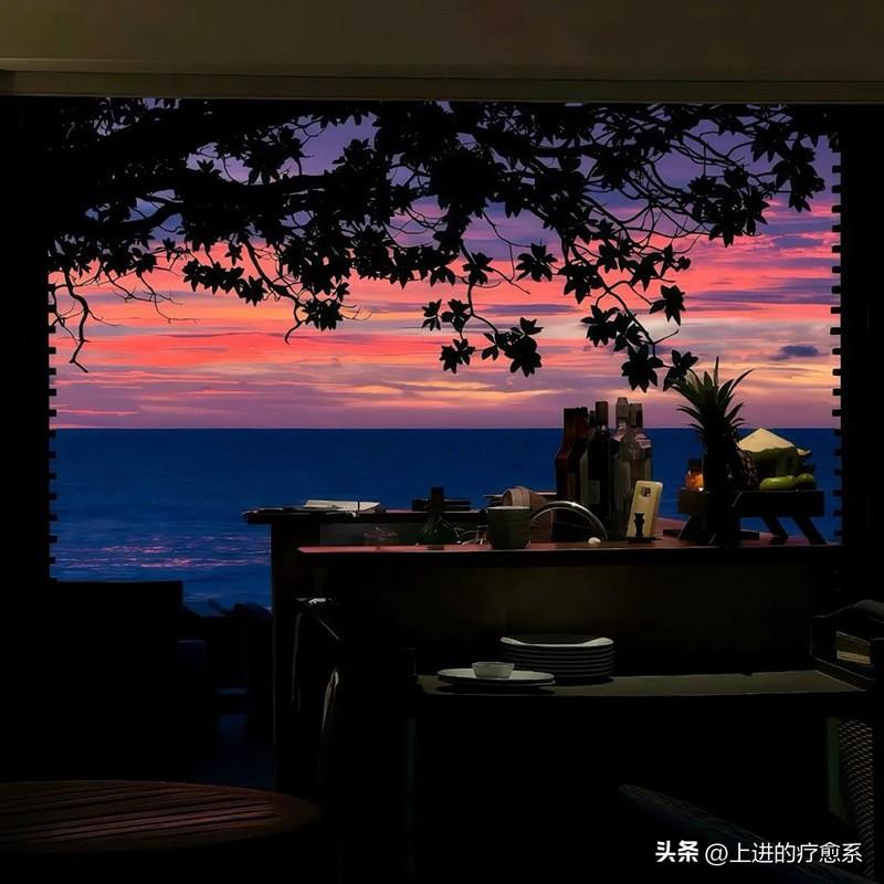 低价值女生有以下特点：

1.喜欢给男人开滤镜，觉得他和其他人不一样；
2.贪图