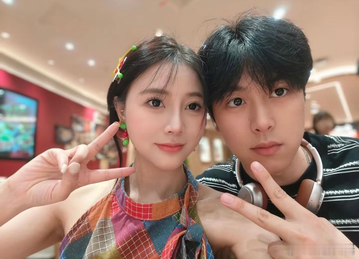在一起久了夫妻相越来越明显了 ​​​