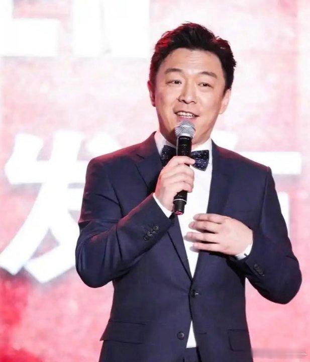 黄渤 有人给发加班费吗黄渤这句 “有人给发加班费吗” 太有梗！自带幽默 buff