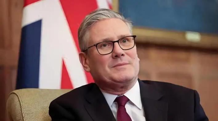 欠中资的钱怎么办？英国新首相站在唐宁街十号门口，对着全世界的镜头说：英国要重归稳