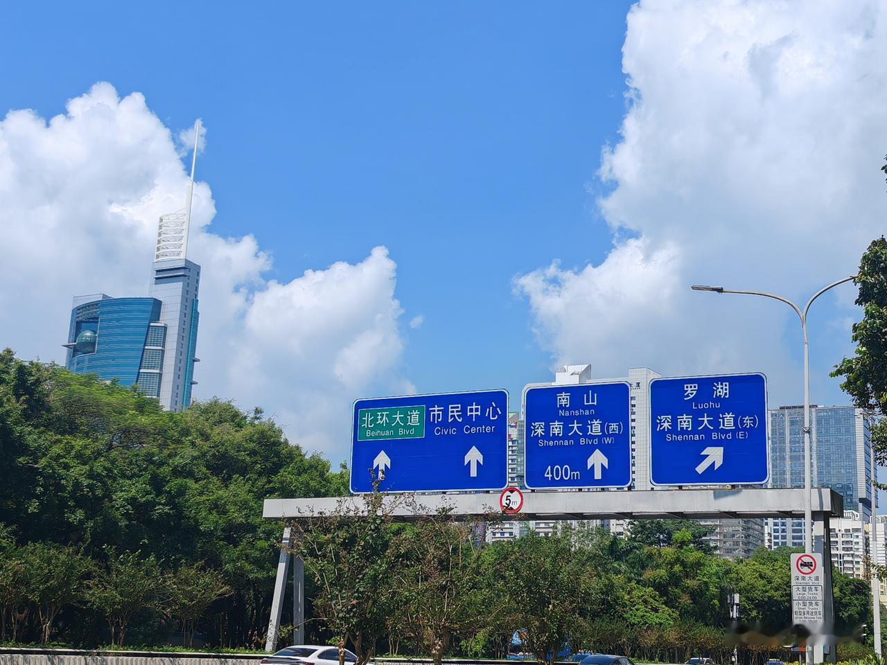 深圳哪都好，
就是夏天待机时间太长了。
现在已经 9 月底了，
东北偏北的地方都