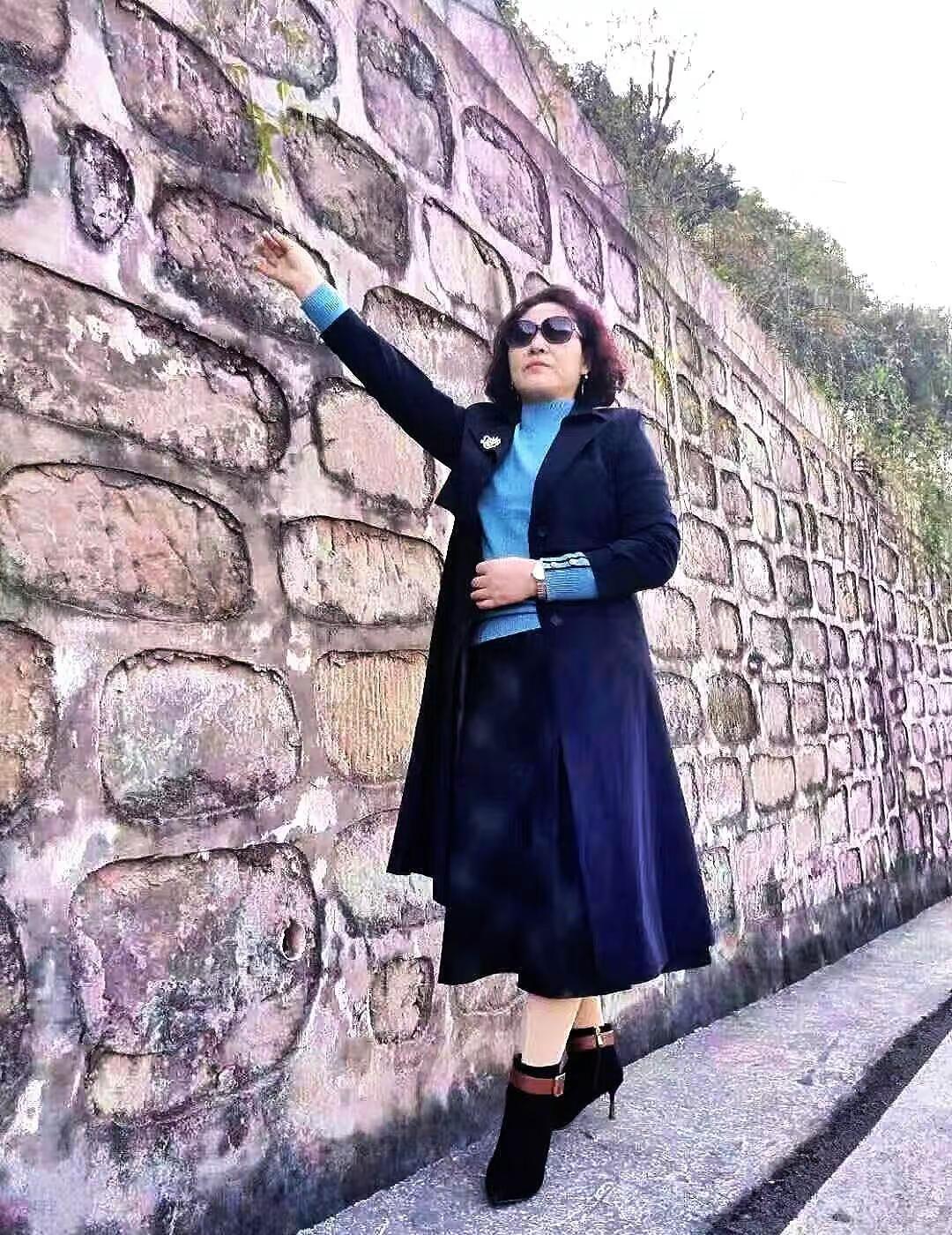 徒步新手入门攻略 石墙打卡 石墙背景风 总有人翻山越岭为你而来 秀出我的户外穿搭