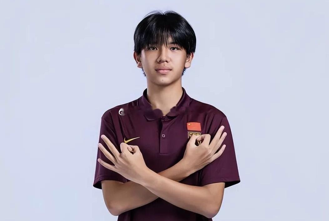 U17男足国脚、山东泰山的小将潘朝伟将前往法国欧塞尔俱乐部进行正式试训 国足留洋
