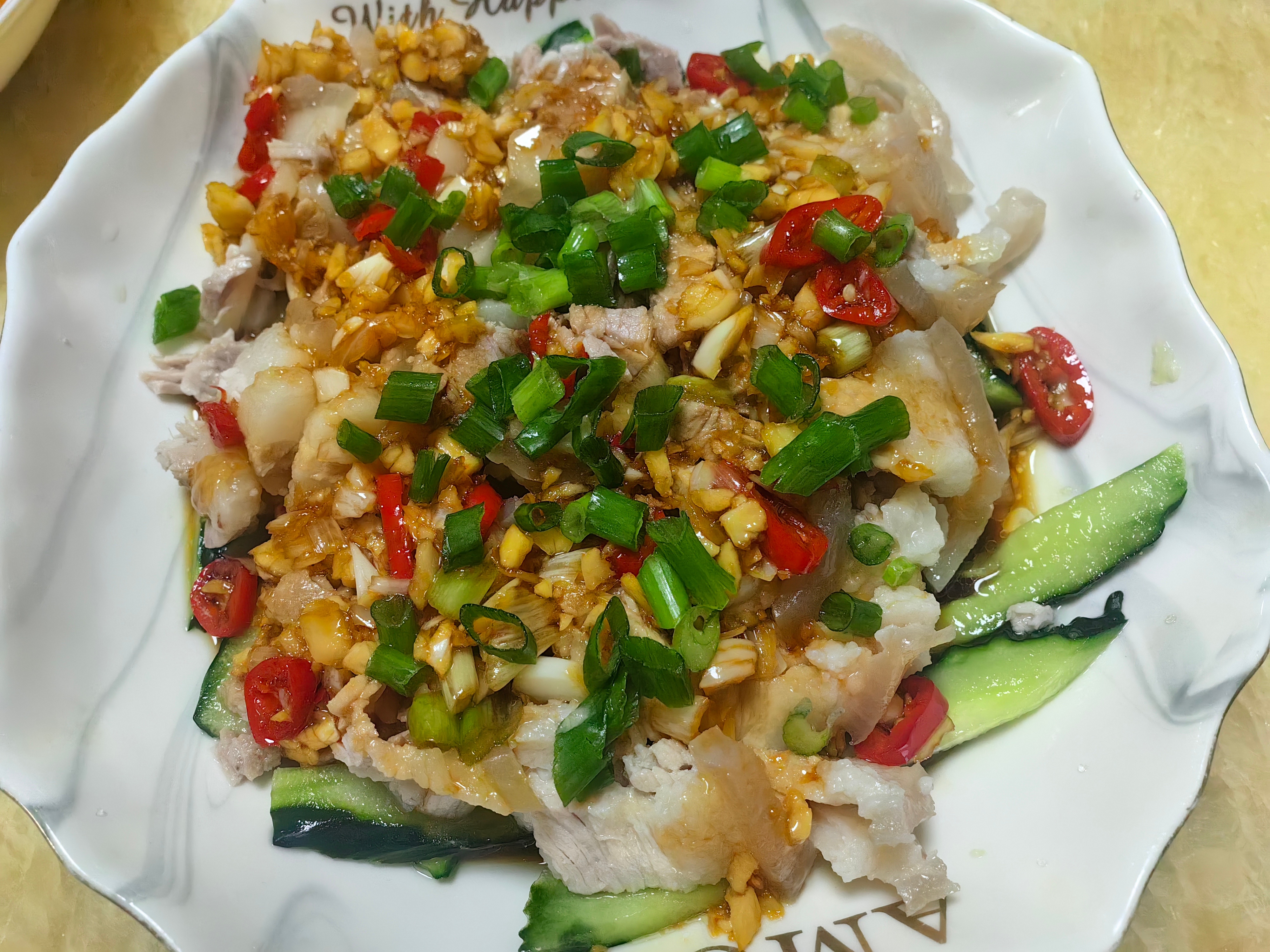 家常菜 简单下饭的家常菜。蒜泥白肉，西红柿炒鸡蛋，煎肉鱼。 
