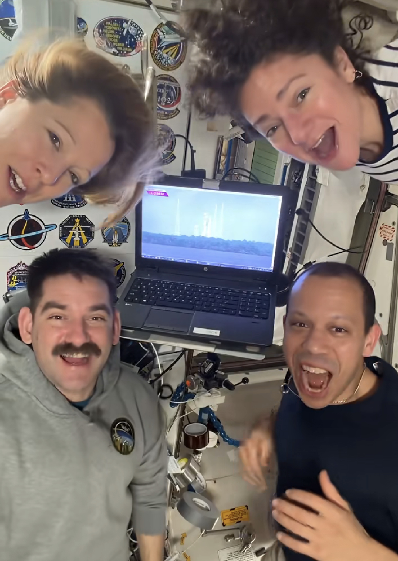 国际空间站的航天 四名宇航员收看了今天阿尔忒弥斯2号 发射直播！并祝阿尔忒弥斯2