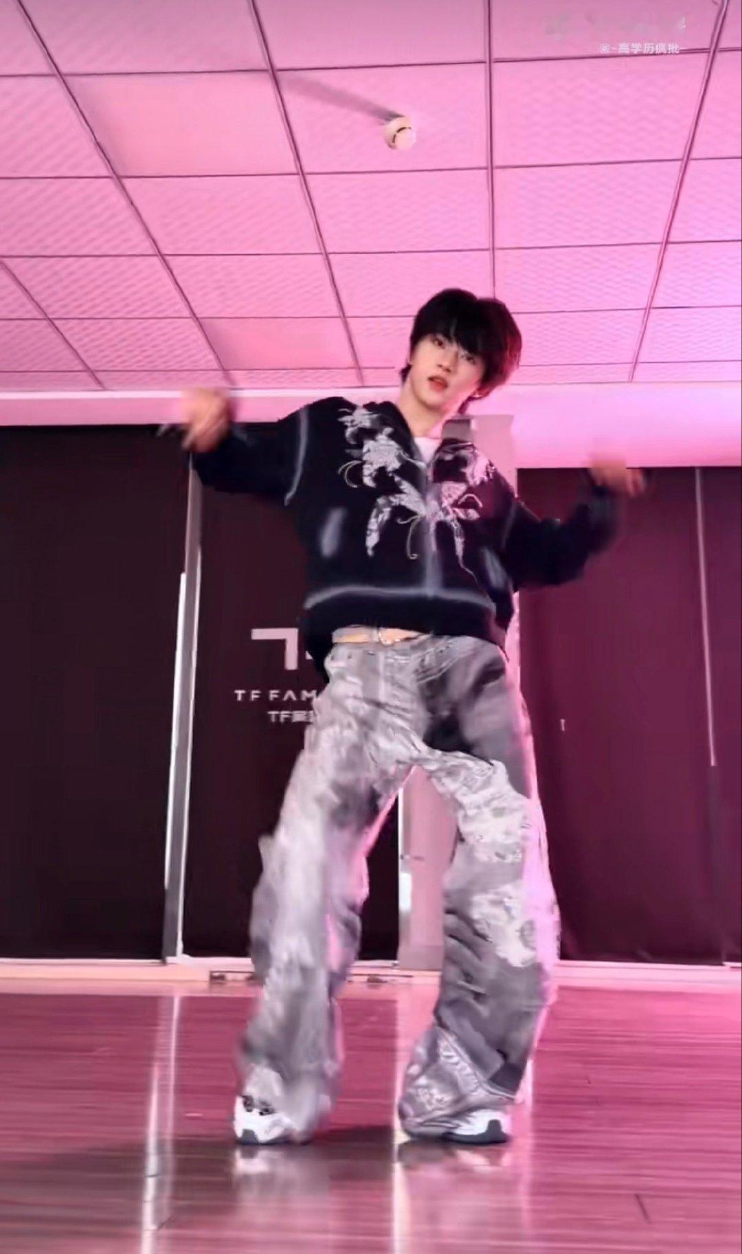 张函瑞吸溜舞挑战张函瑞个人cha张函瑞个人cha 