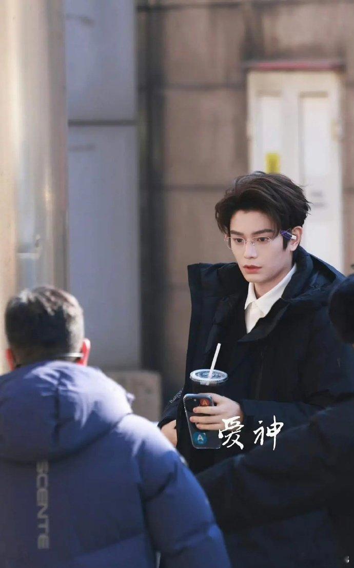 丁禹兮春晚联排造型，好帅